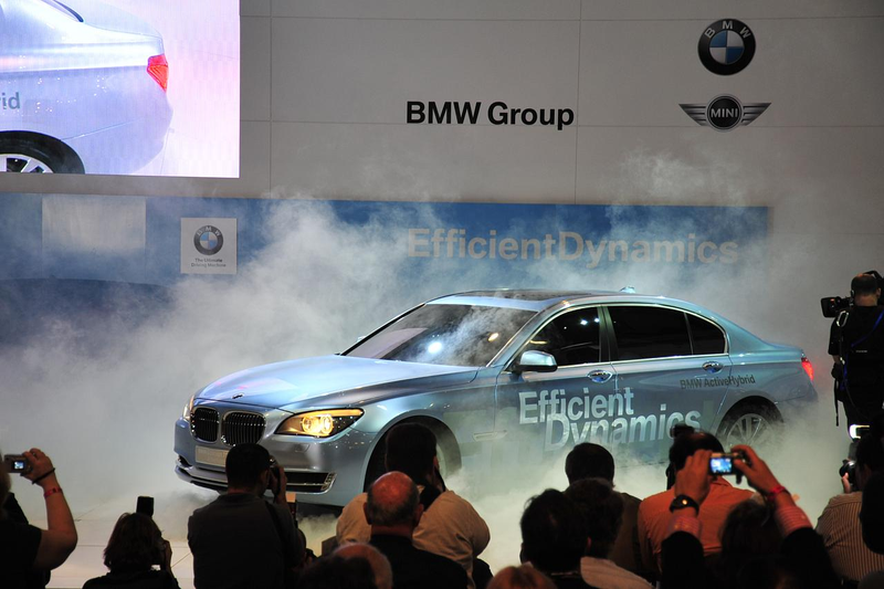 Illustration for article titled 2009 BMW 7-Series, ActiveHybrid Hit LA Show Floor